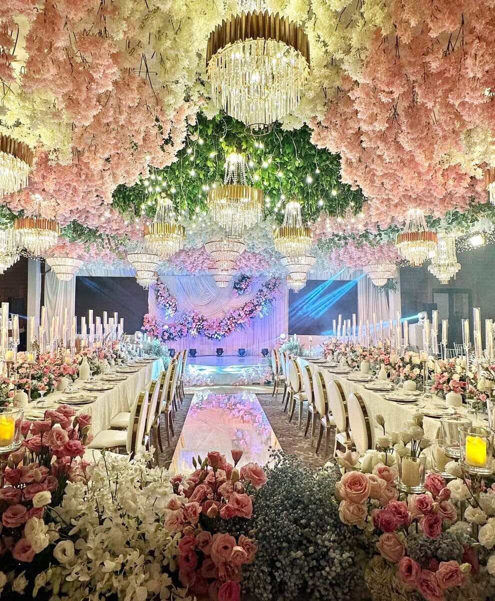 A reception in full bloom — Styling & design