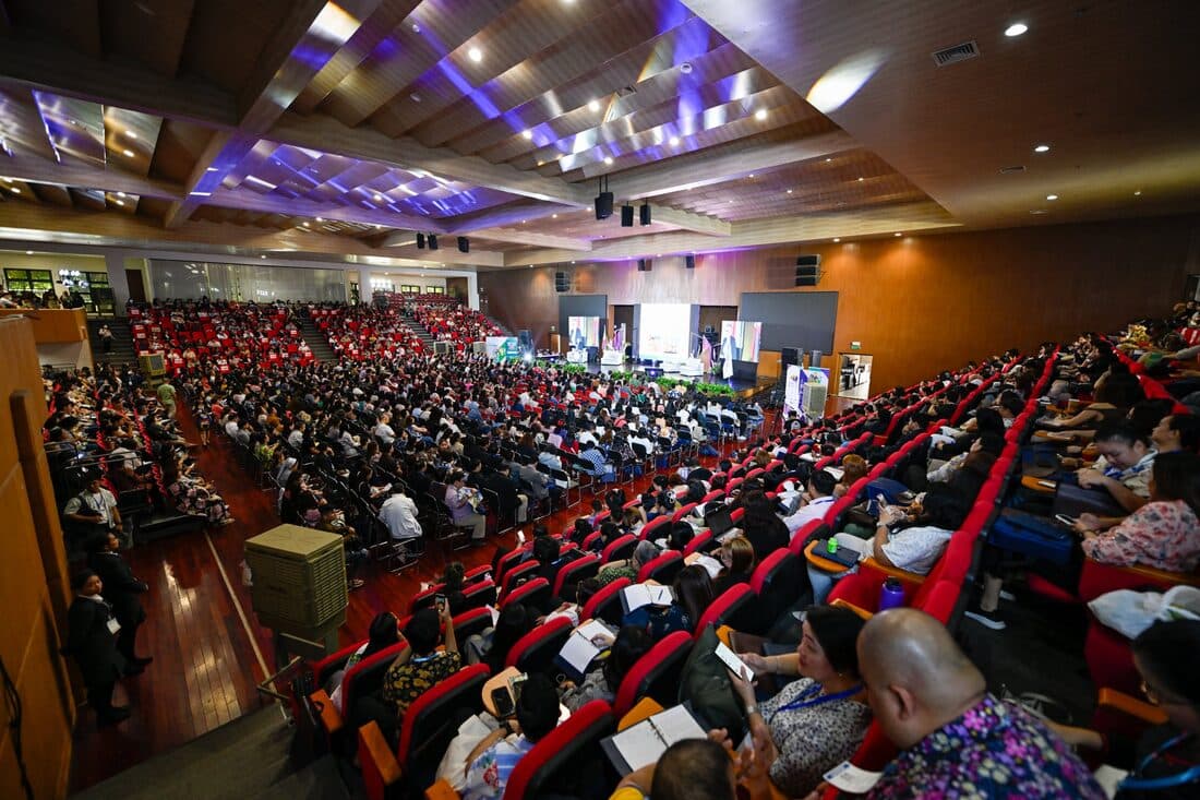 A full auditorium during the plenary