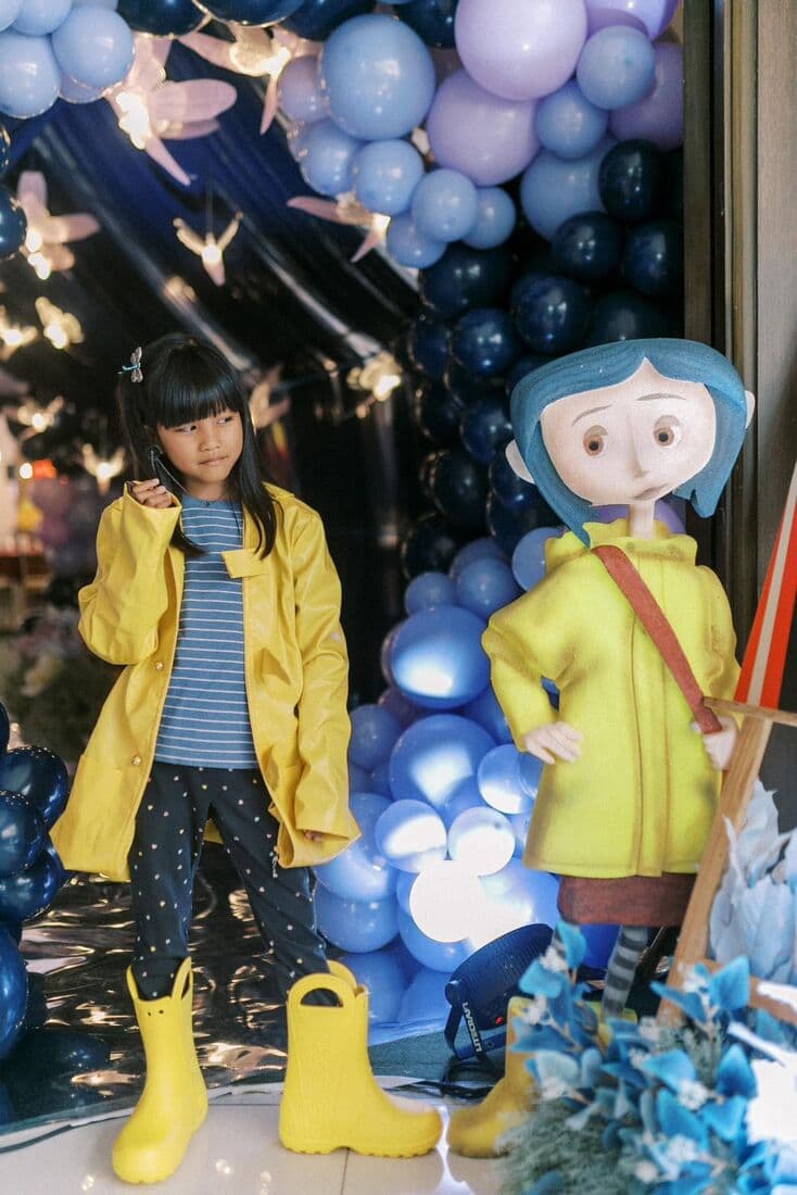 A Coraline-themed birthday party with balloons