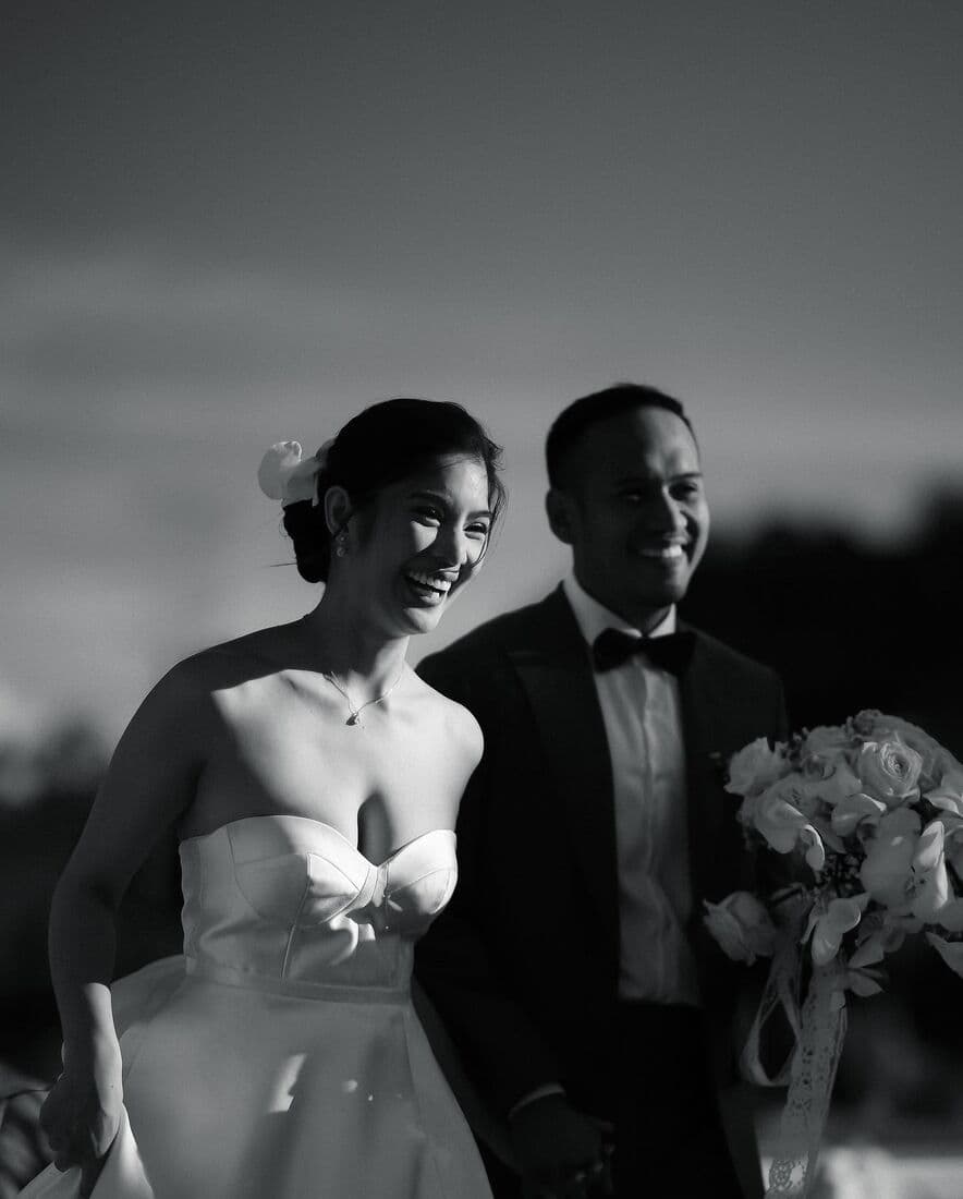 Black and white portrait of a couple with a bouquet