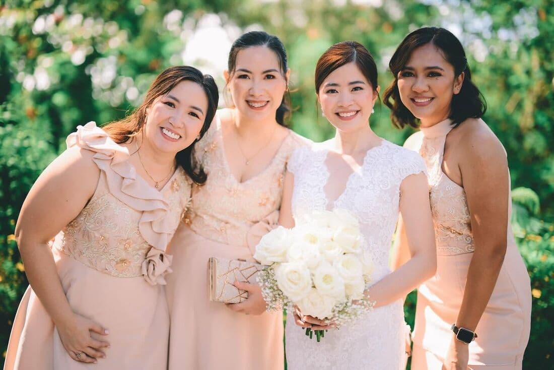 Bridesmaids in peach with the bride
